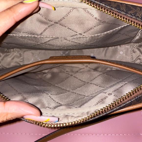 Michael Kors Aspen Large EW Crossbody - Picture 4 of 13